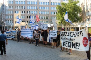 Am US-Konsulat in Düsseldorf